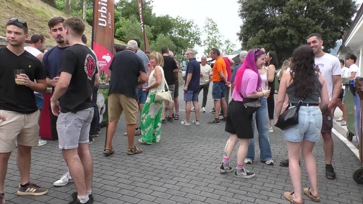 Buruhandiak, erraldoiak, musika eta sagardoa San Joan jaiei hasiera emateko