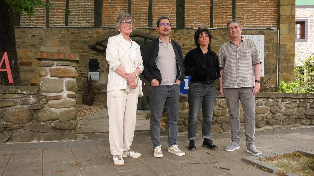 Komunikazioari eta kodeei buruz hausnartu du Maialen Lujanbiok Zumalakarregi Museoko ‘Soinua ak zeinu ak soinu’ erakusketan