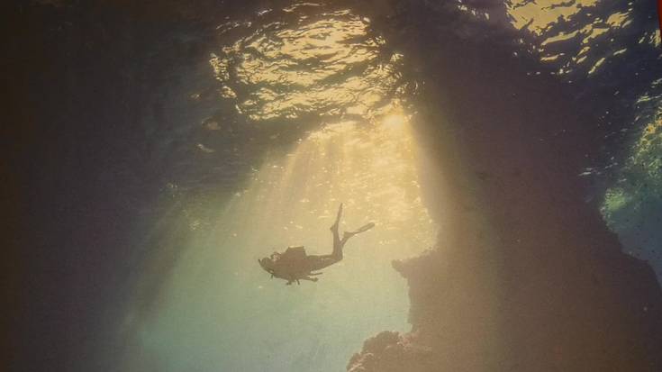 Itsaso sakoneko argazkiez osatutako erakusketa ikusgai Usurbe Antzokian, Cimasuben eskutik