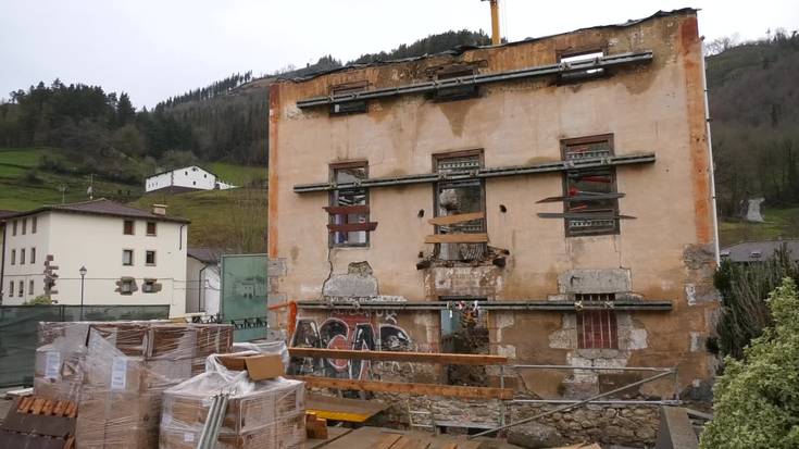 Aurrekontuaren %50a inbertsioetara bideratuko da, Botika Etxea eraberritu eta udaletxeko bulegoak berrantolatzeko