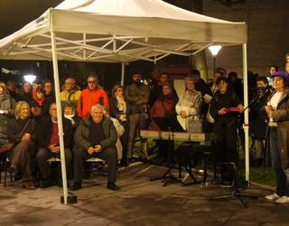 Familia eta lagun artean omendu zuten Ixabel Olano Euskararen Egunean